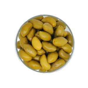 Olives Lucques présentées en coupe, vue de dessus.