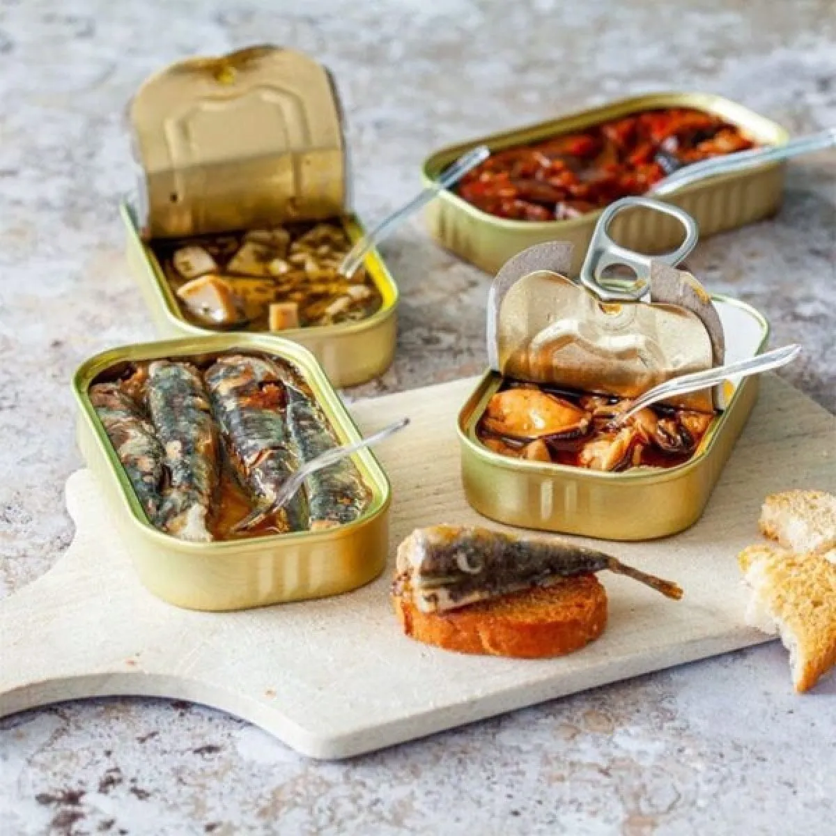 Tapas Ferrigno Les Belles de Marseille présentation des boites ouvertes